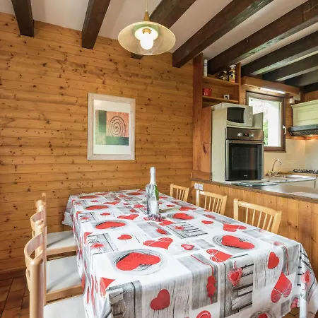 샬레 Lovely Chalet In With Balcony