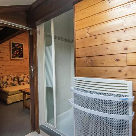 Lovely Chalet In With Balcony 샬레 라브레세