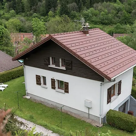 Lovely Chalet In With Balcony 라브레세