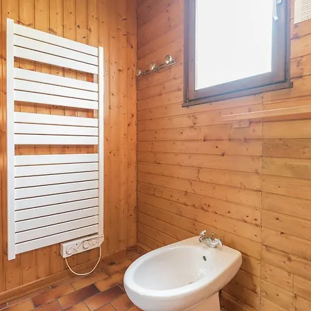 샬레 Lovely Chalet In With Balcony 라브레세